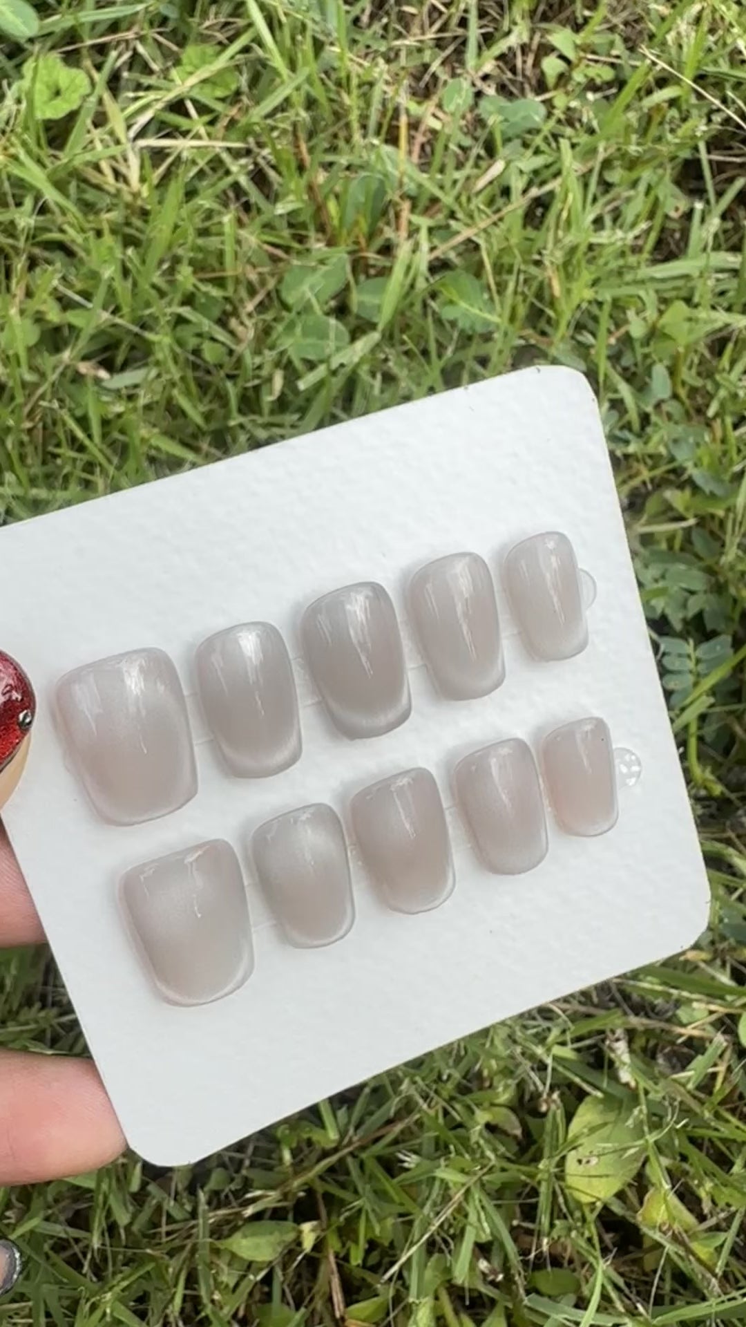 gray press on nail video under the light 